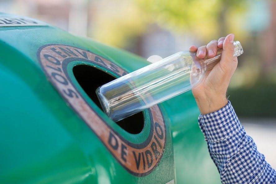 5 fake news sobre el reciclaje de vidrio que te harán caer como un inocente y 5 verdades sorprendentes